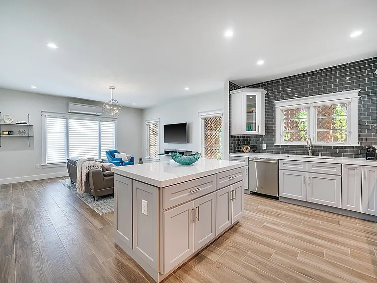 721 N Alfred St #104 — Photo 3