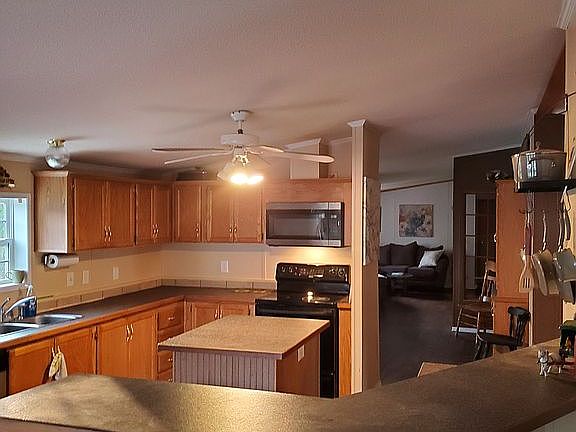 4th image of 412 Mountain Ash Dr