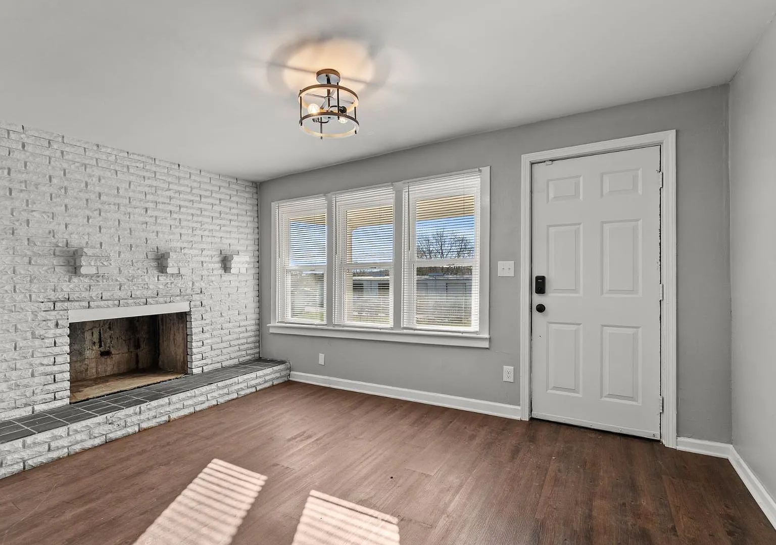 105 Johnson St — Photo 3