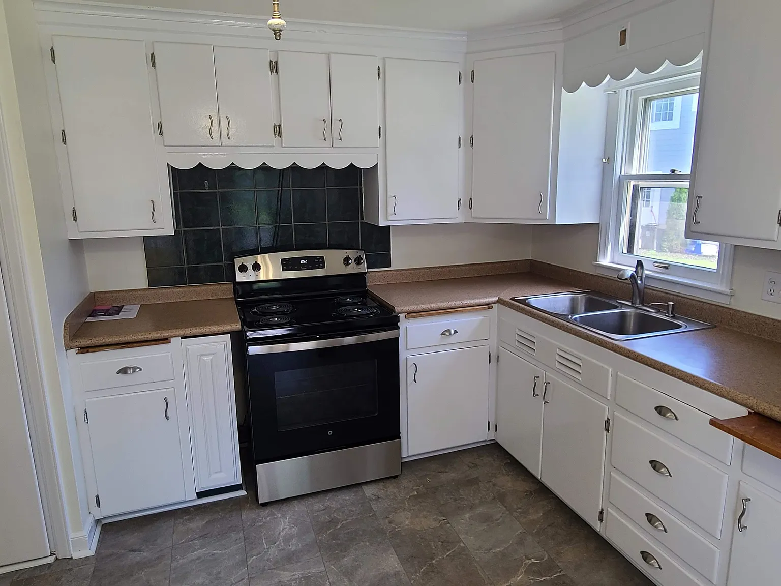 2 bed, 1000 sqft, $1,175 — Photo 2
