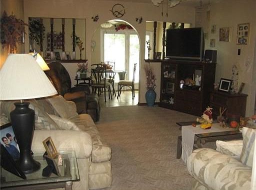 5th image of 229 W Oakland Dr