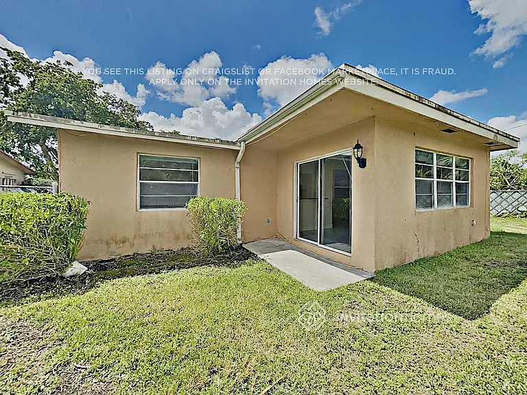 10641 NW 27th Ct — Photo 16