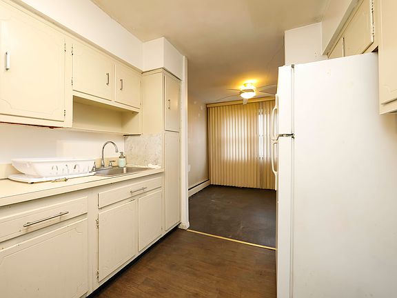 5th image of 8718 169th St