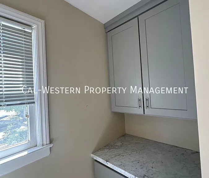 1385 Newport Ave — Photo 41