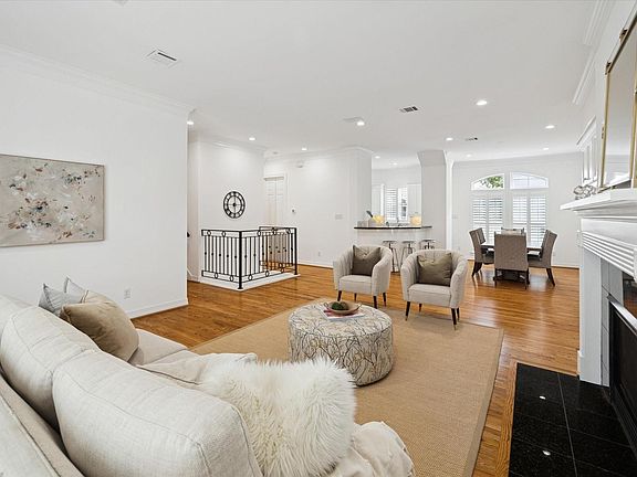 4th image of 2638 Wroxton Rd