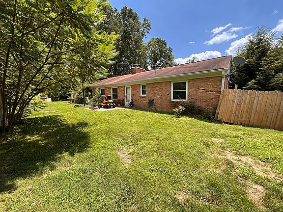 4th image of 1920 Westmoreland Dr