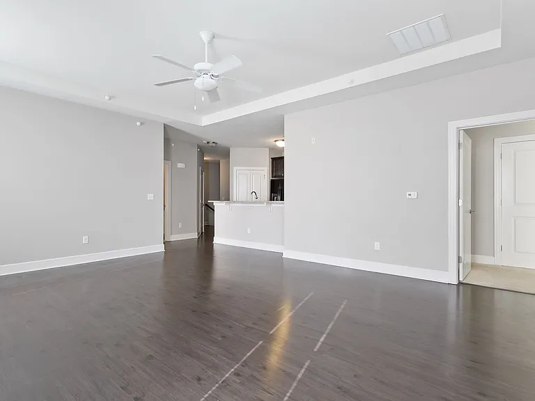 Essex Chase Apartments — Photo 41