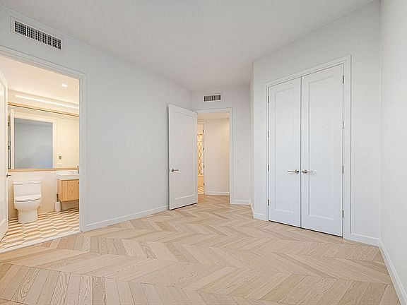 5th image of 29-18 41st Ave Unit 5C