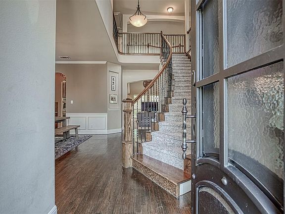 4th image of 1710 Greenwood Ct