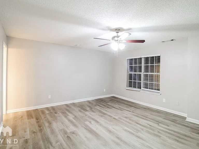 5838 Waggoner Ct — Photo 8