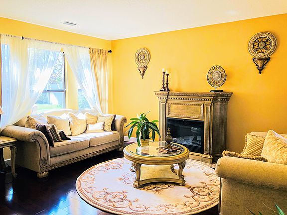 3rd image of 3052 Glenridge Cir