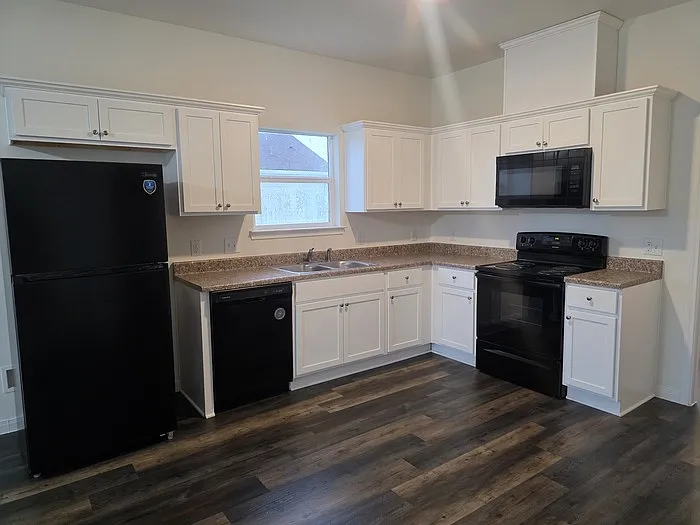 6311 White Oak Dr — Photo 1