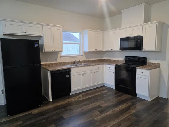 6311 White Oak Dr, Hitchcock, TX 77563