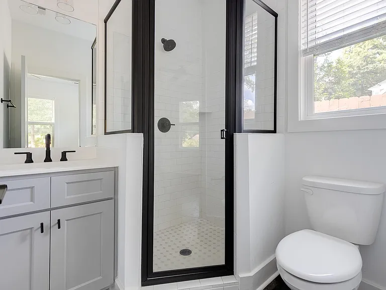 1120 Gurley St #B — Photo 9