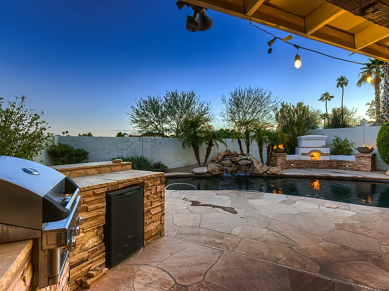 435 E Barbara Dr — Photo 10