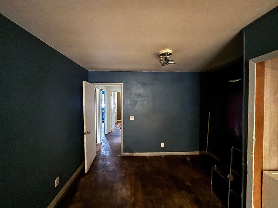 7th image of 304 Hillcrest Dr