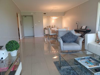 100 Bayview Dr APT 221, Sunny Isles Beach, FL, 33160