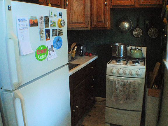 210 College #2 - Kitchen