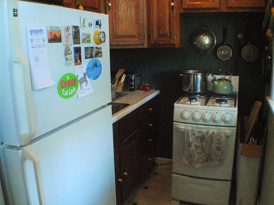210 College #2 - Kitchen