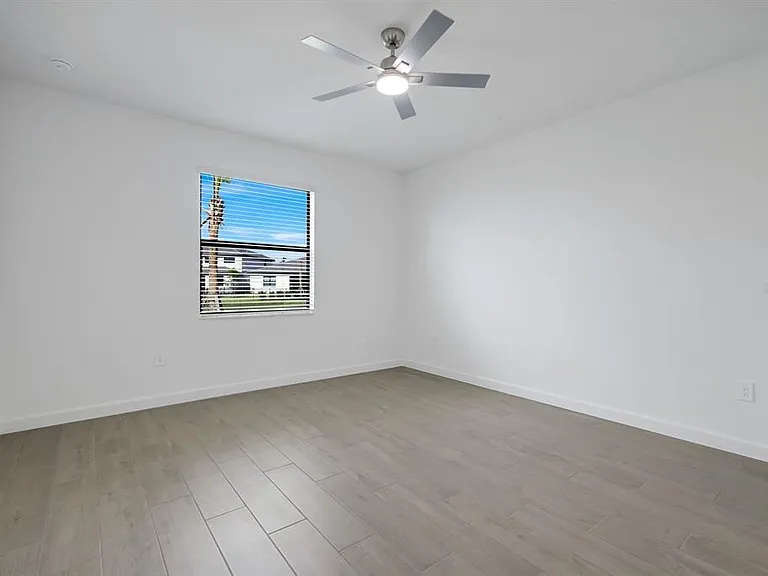 19232 Gentry Pl — Photo 11