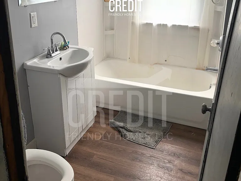 1365 E Walnut St — Photo 9