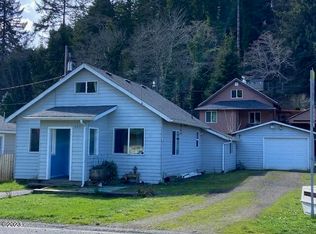 883 NW A St, Toledo, OR 97391