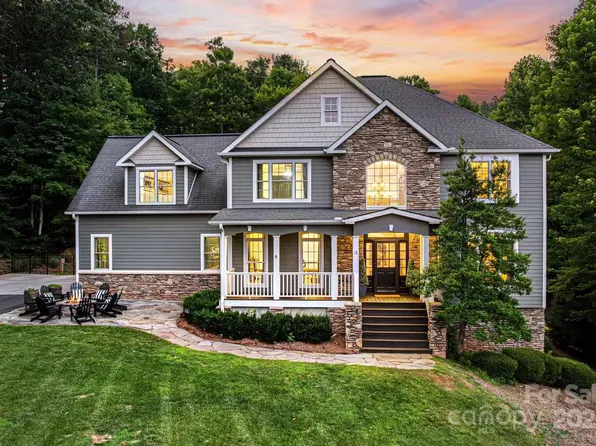 12 S Morgan Branch Rd, Candler, NC 28715