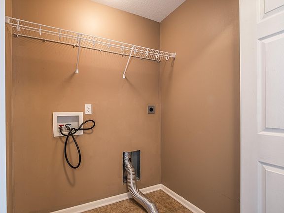 5th image of 202 SW Rock Creek Ln