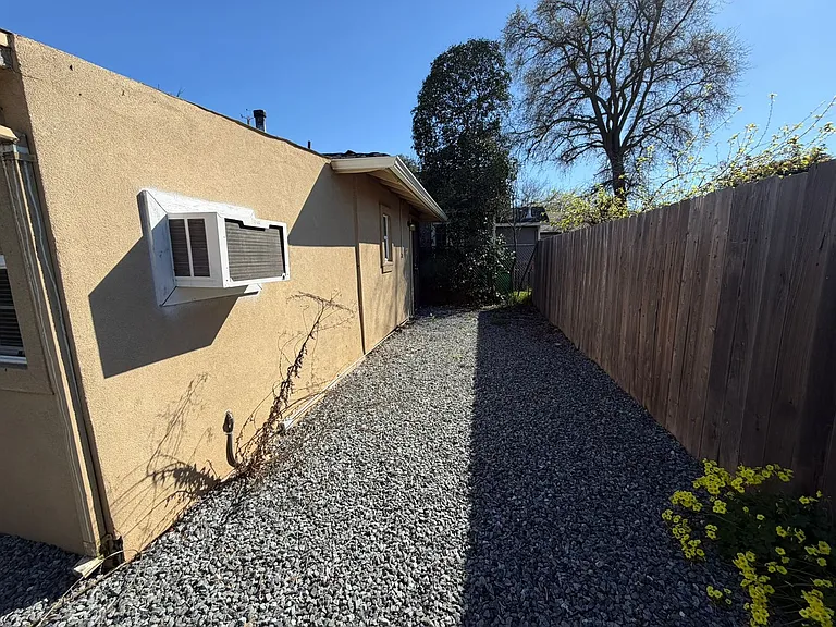 1044 Los Robles Blvd #B — Photo 20