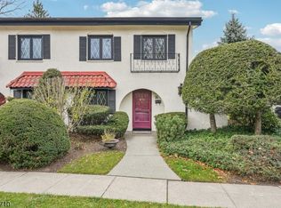 1A Dorado Dr, Morristown, NJ 07960