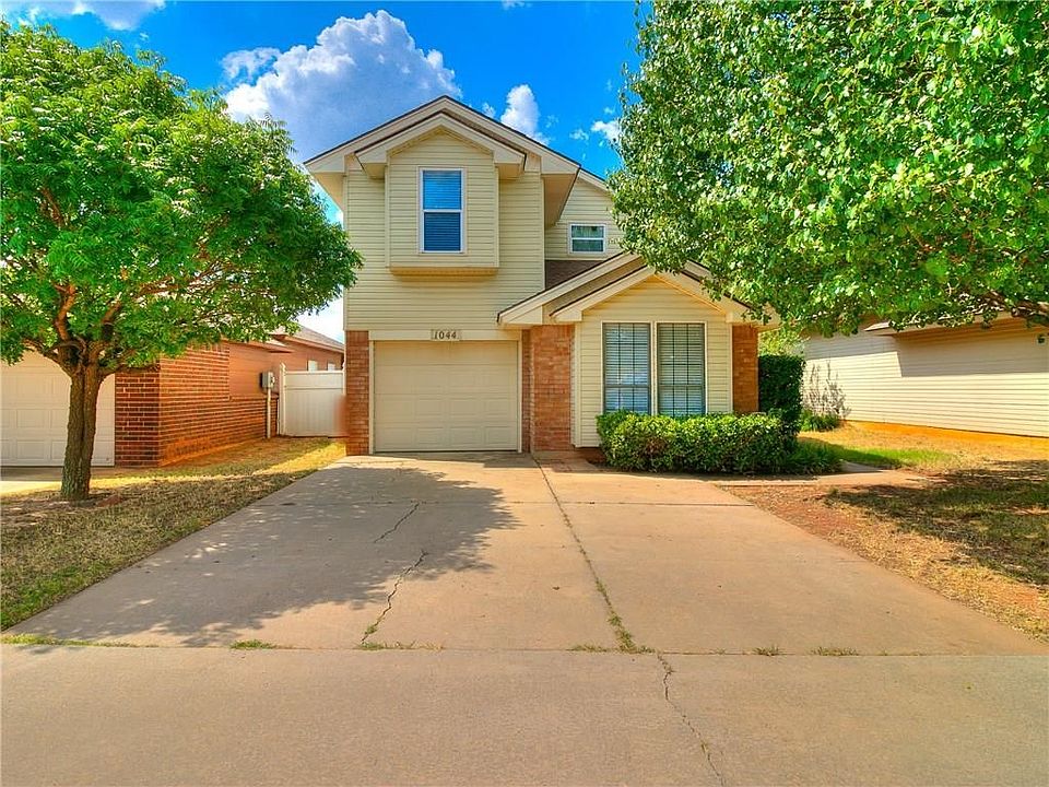 1st image of 1044 SW 103rd Ter