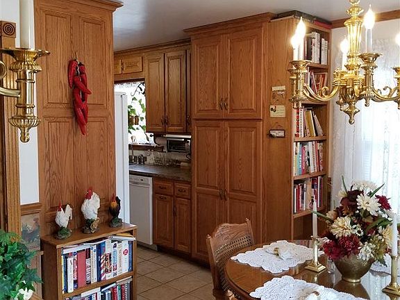 2nd image of 1903 Pleasantview Dr NE