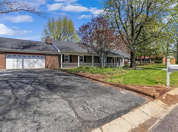 2nd image of 301 Cresthaven Pl