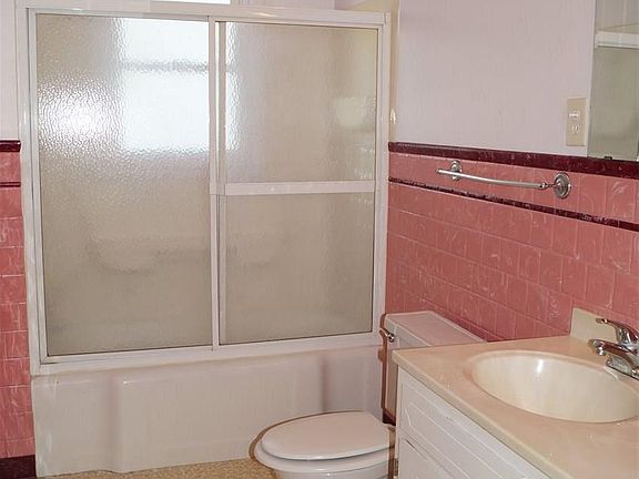 5th image of 1550 N D St