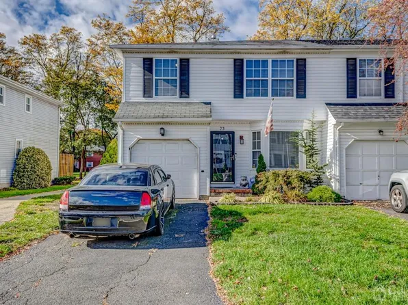 23 Sycamore Rd, Middlesex, NJ 08846