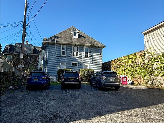 2nd image of 188-190 Charlotte St #188