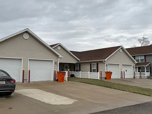 911 North Riverside Drive - 6 — Photo 1