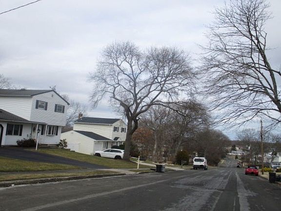 5th image of 25 Pamela Ln