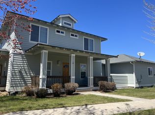 1127 NW 17th St, Redmond, OR 97756
