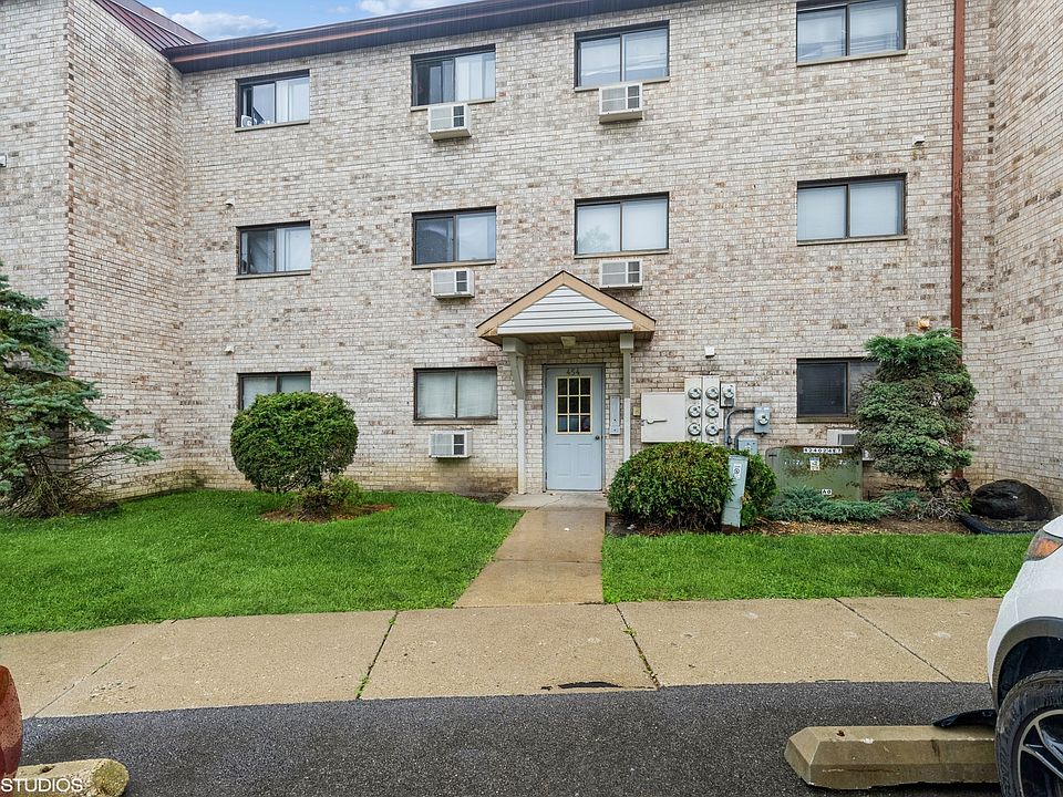 1st image of 454 E Spruce Dr APT 3A