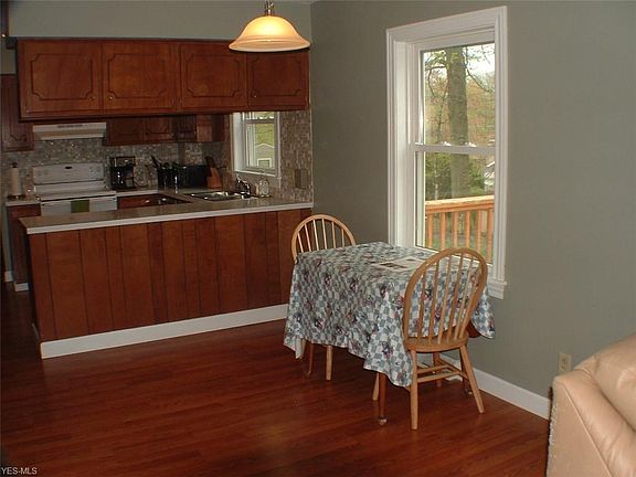 5th image of 1051 Winhurst Dr