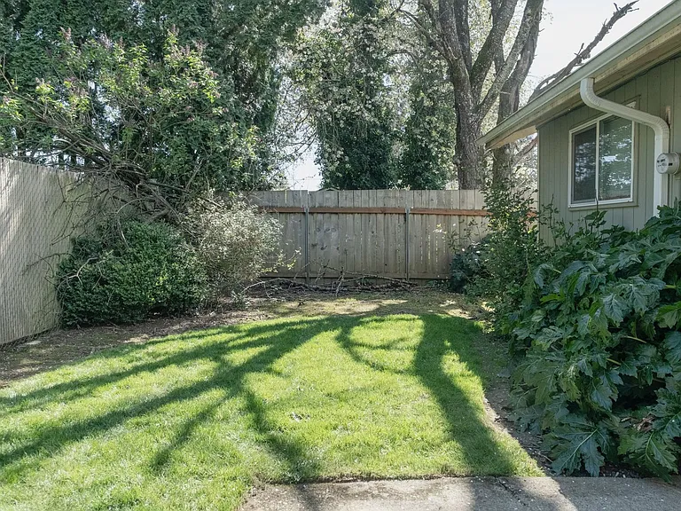 4645 SE King Rd — Photo 1