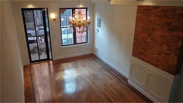 Sold by R New York | media 22