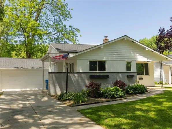 24036 Vincent Dr, North Olmsted, OH 44070