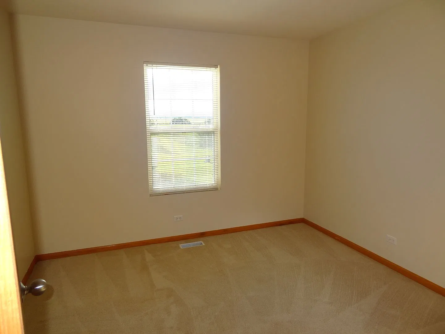 3 Bedroom, 1.1 Bath Townhome In Bristol Bay (A Clubhouse Community) — Photo 3