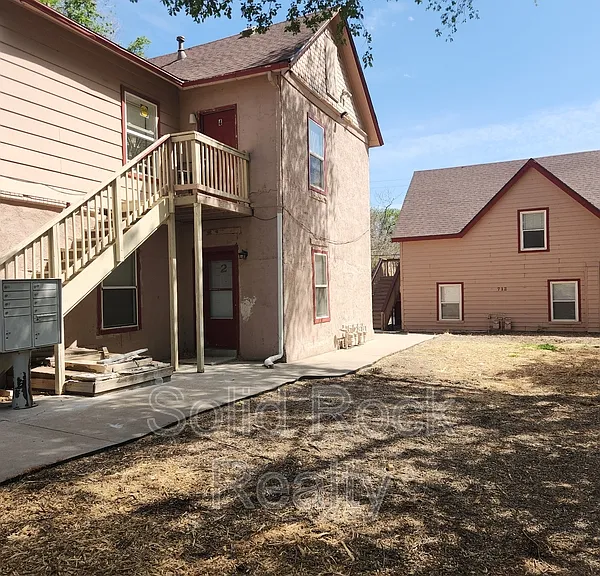714 E 3rd St #2 — Photo 14