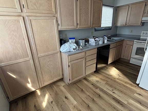 4th image of 1621 Whittier St #0