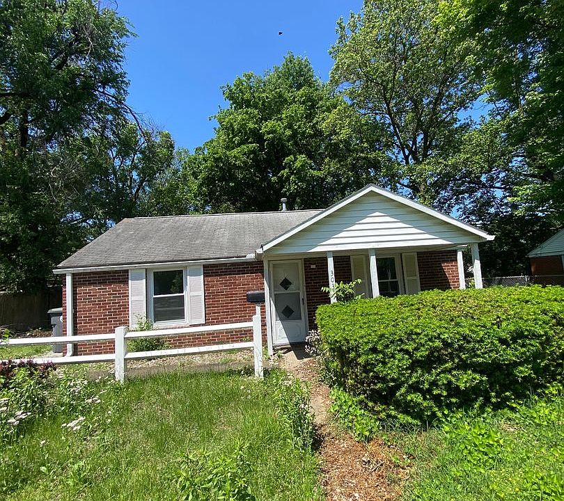 1st image of 303 S Iroquois Dr
