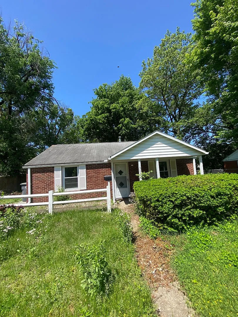 303 S Iroquois Dr photo 1