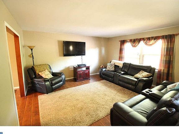 3rd image of 3337 Pierson Dr